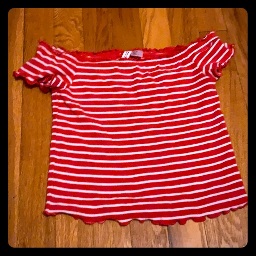 A crapped on or off the shoulder shirt.
